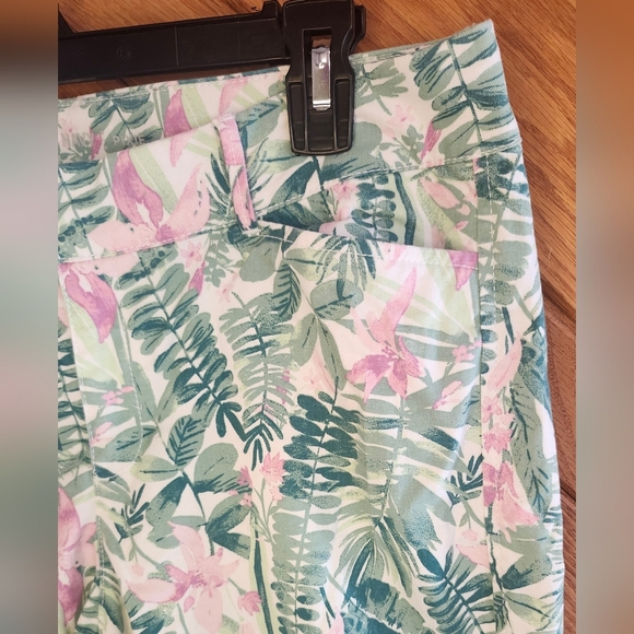 Old Navy Tropical Leaf Print Ankle Length Pixie Pants Size 8 Regular - Picture 5 of 12